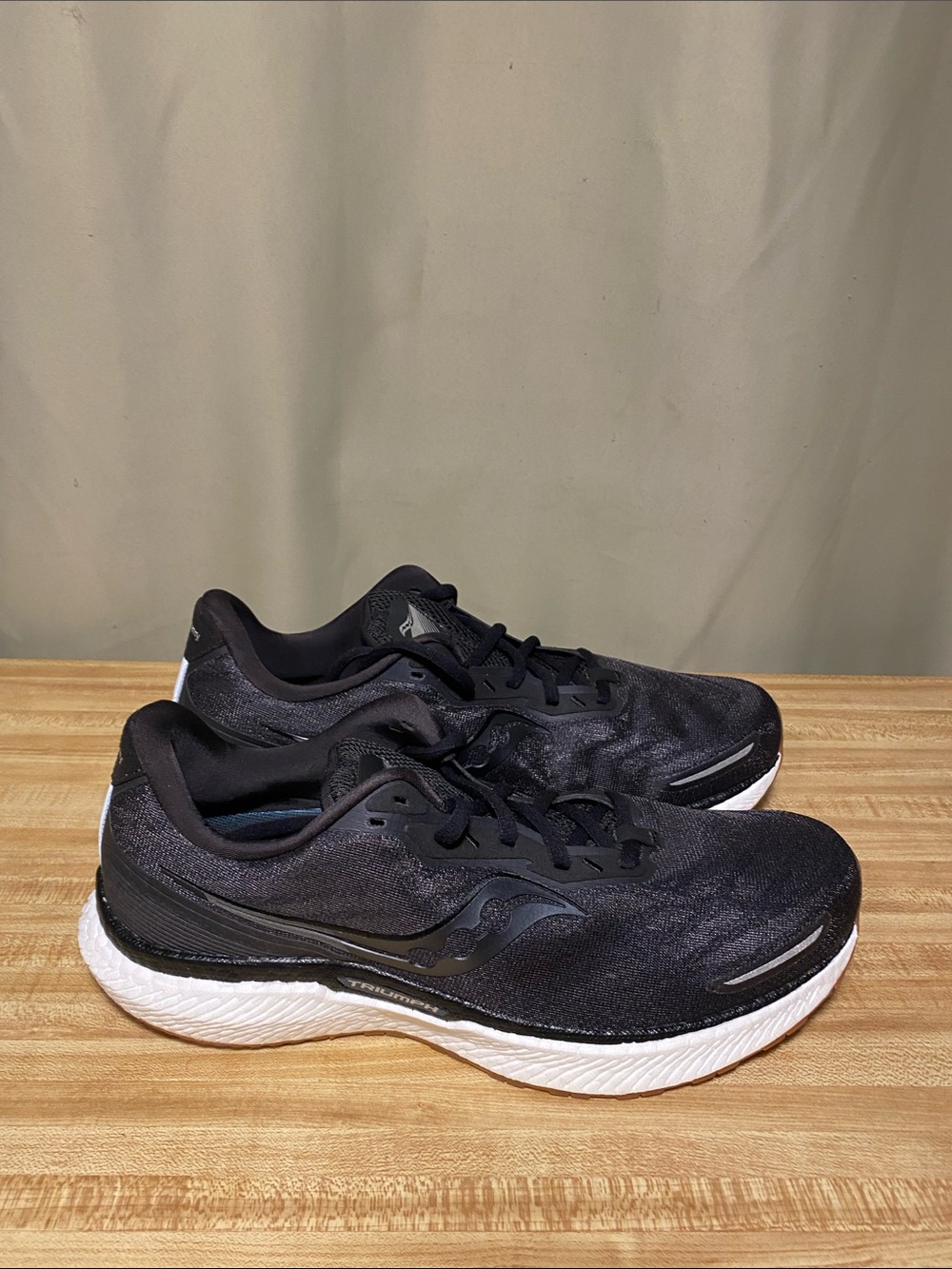 Saucony Triumph 19 S20678-12 Black/Bubblegum Running Shoes Mens 12.5